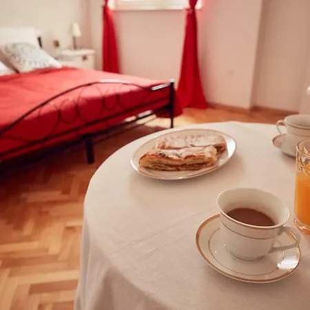 Vintage Apartment