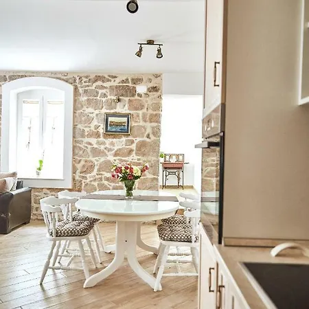 Vintage Apartment